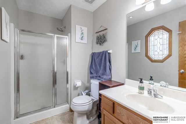 8414 GIRARD Street, Omaha, NE 68122