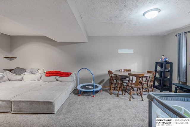 8414 GIRARD Street, Omaha, NE 68122