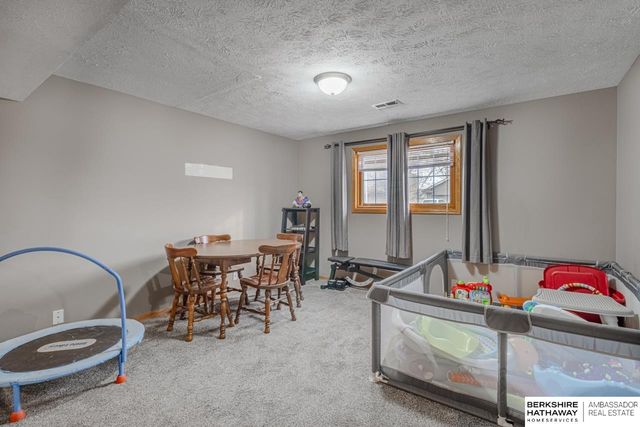 8414 GIRARD Street, Omaha, NE 68122