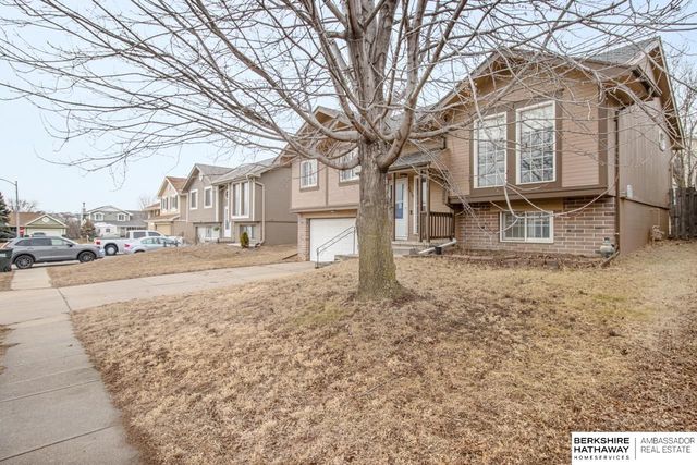 8414 GIRARD Street, Omaha, NE 68122