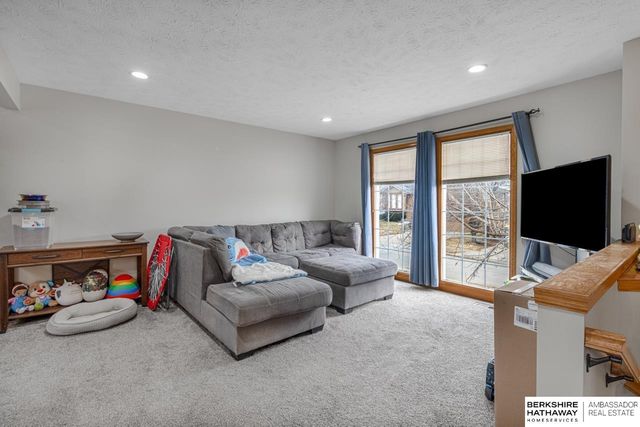 8414 GIRARD Street, Omaha, NE 68122