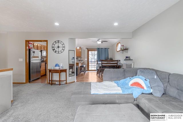 8414 GIRARD Street, Omaha, NE 68122