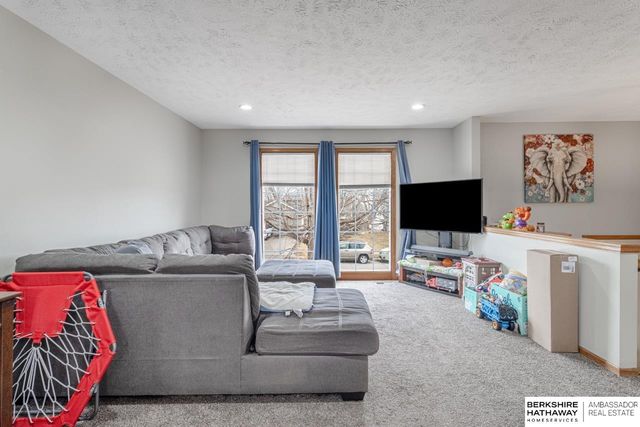 8414 GIRARD Street, Omaha, NE 68122