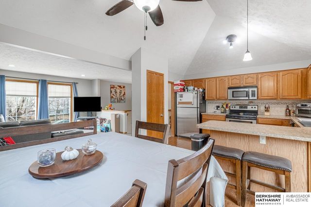 8414 GIRARD Street, Omaha, NE 68122