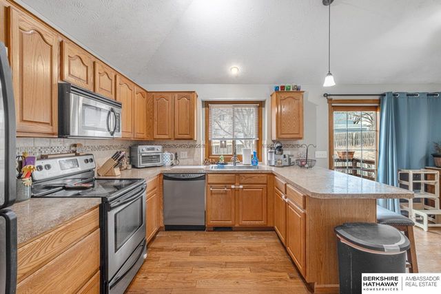 8414 GIRARD Street, Omaha, NE 68122