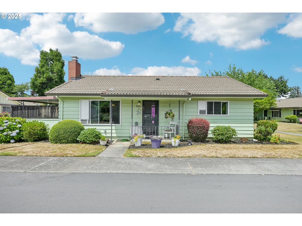 12295 Se MAIN St, Portland, OR 97233