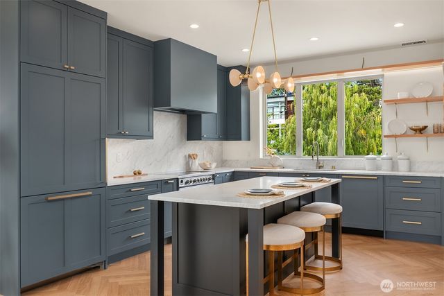 6913 30th Avenue NW, Seattle, WA 98117