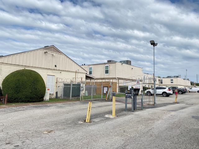 6201 Ranchester Drive 19, Houston, TX 77036