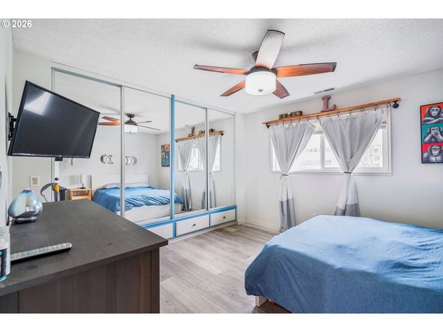 468 N HAYDEN ISLAND Dr 107, Portland, OR 97217