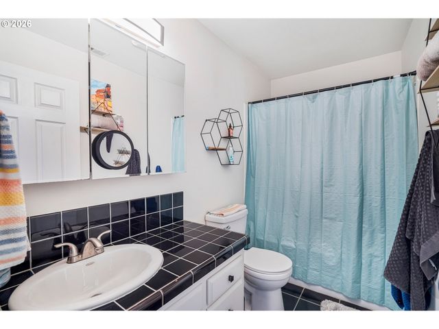 468 N HAYDEN ISLAND Dr 107, Portland, OR 97217