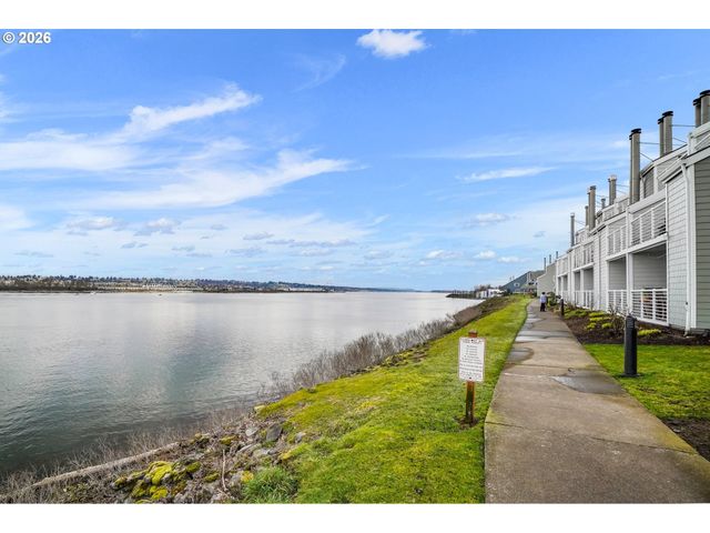 468 N HAYDEN ISLAND Dr 107, Portland, OR 97217