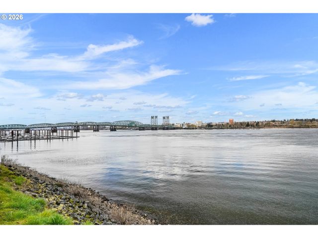 468 N HAYDEN ISLAND Dr 107, Portland, OR 97217