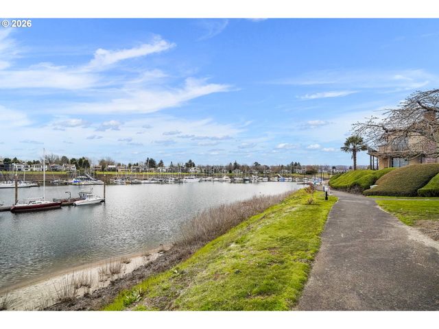 468 N HAYDEN ISLAND Dr 107, Portland, OR 97217