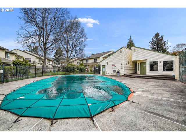 468 N HAYDEN ISLAND Dr 107, Portland, OR 97217