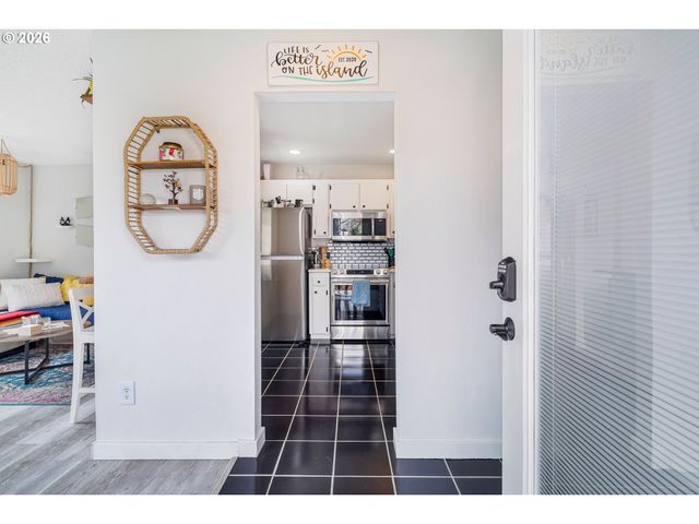 468 N HAYDEN ISLAND Dr 107, Portland, OR 97217