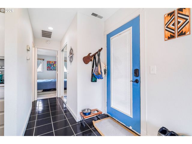 468 N HAYDEN ISLAND Dr 107, Portland, OR 97217