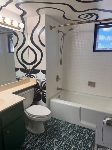 990 Ala Nanala Street 28A, Honolulu, HI 96818