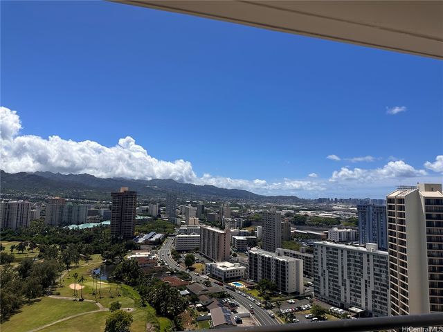 990 Ala Nanala Street 28A, Honolulu, HI 96818