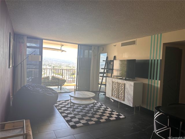 990 Ala Nanala Street 28A, Honolulu, HI 96818