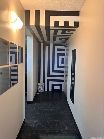 990 Ala Nanala Street 28A, Honolulu, HI 96818