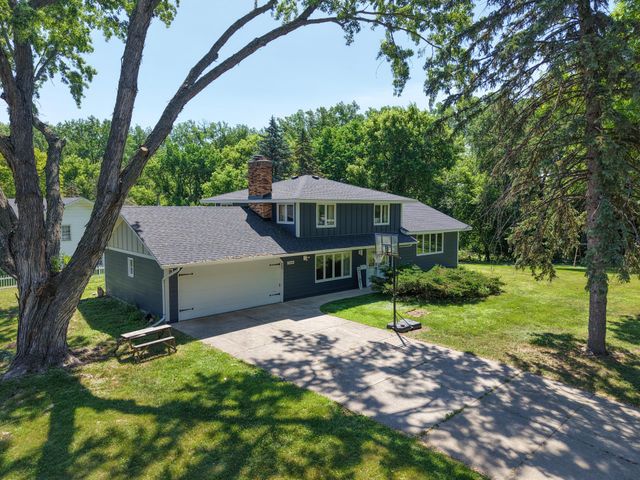 7400 Major Avenue N, Brooklyn Park, MN 55443