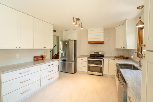 7400 Major Avenue N, Brooklyn Park, MN 55443