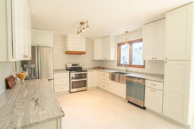 7400 Major Avenue N, Brooklyn Park, MN 55443