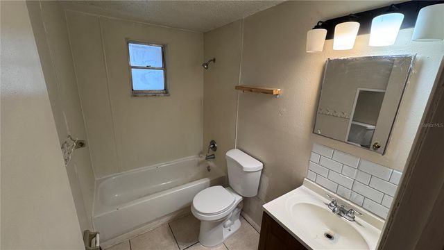 2313 52ND AVENUE E, Bradenton, FL 34203