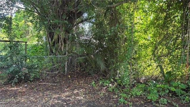 2313 52ND AVENUE E, Bradenton, FL 34203