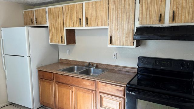 2313 52ND AVENUE E, Bradenton, FL 34203