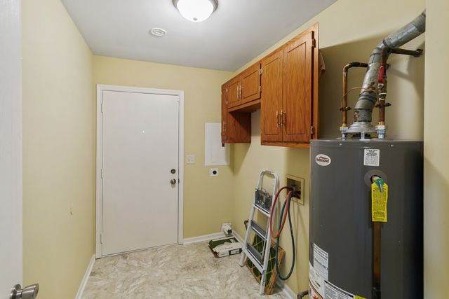 2466 Red Oak Trail, Crest Hill, IL 60435