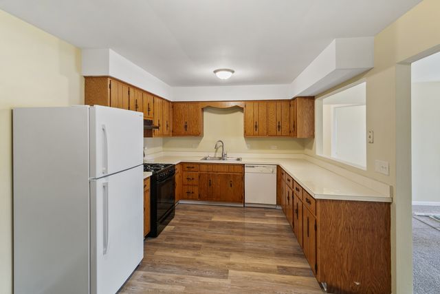 2466 Red Oak Trail, Crest Hill, IL 60435