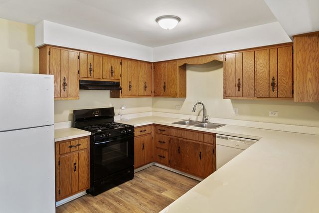 2466 Red Oak Trail, Crest Hill, IL 60435