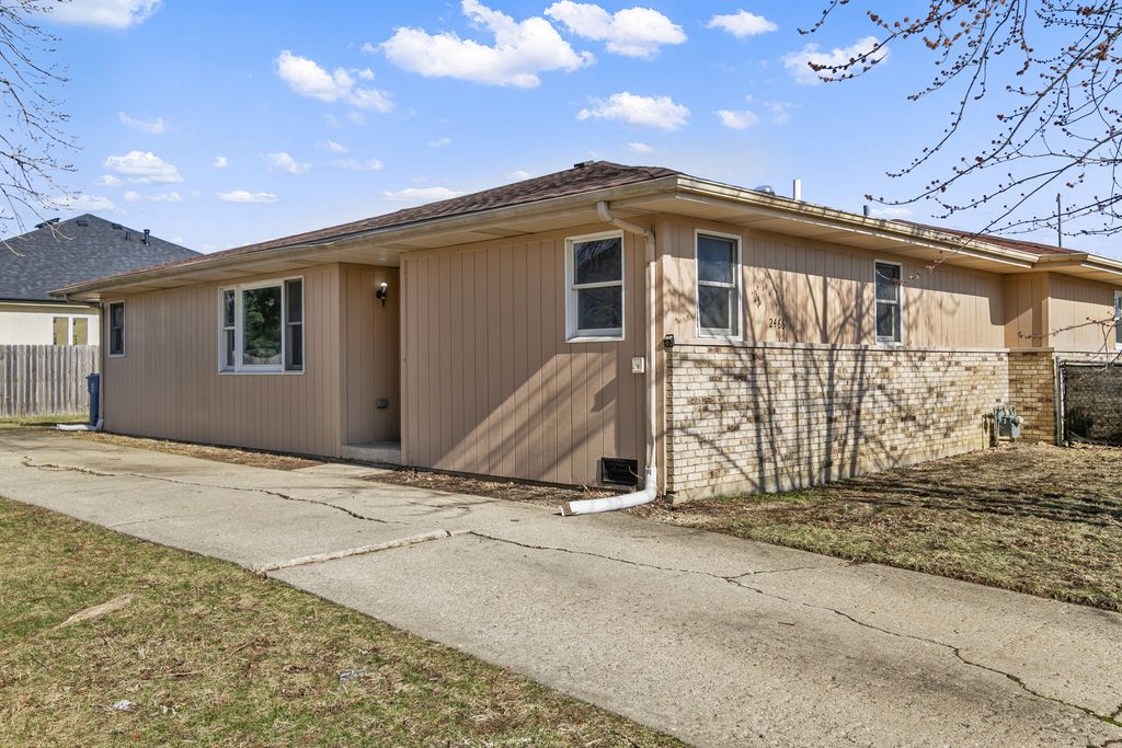 2466 Red Oak Trail, Crest Hill, IL 60435