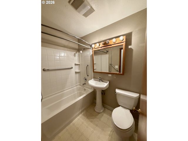 5104 Ne ALBERTA St, Portland, OR 97218