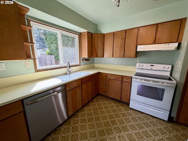 5104 Ne ALBERTA St, Portland, OR 97218