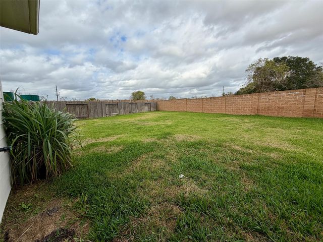 5103 Indian Pine Lane, Brookshire, TX 77423