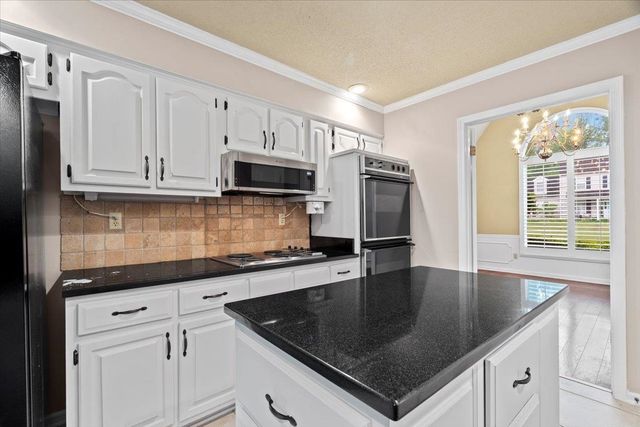 9400 MORNING WOODS CV, Memphis, TN 38016