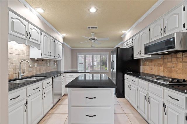 9400 MORNING WOODS CV, Memphis, TN 38016