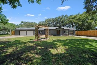 848 Nursery Road, Clute, TX 77531