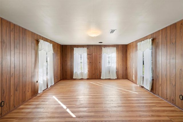 809 N Main ST, Lexington, TX 78947