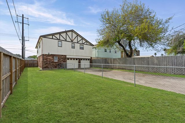 7302 Jones Drive, Galveston, TX 77551