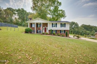 720 South Sherbrooke Circle, Mount Carmel, TN 37645