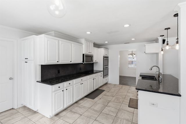 1429 Pamela Street, Hurst, TX 76053