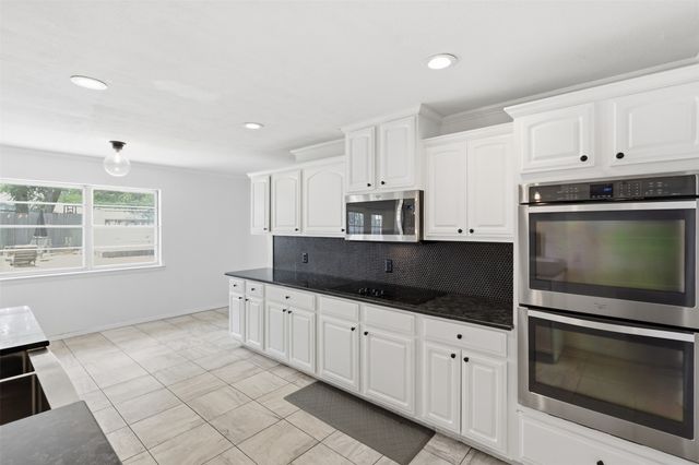 1429 Pamela Street, Hurst, TX 76053