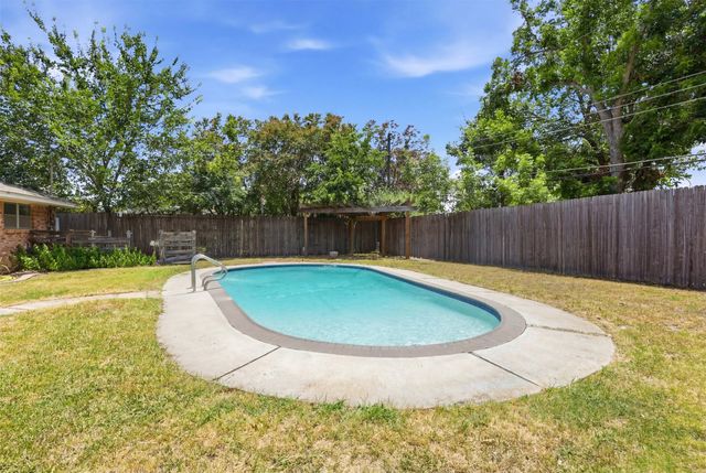 1429 Pamela Street, Hurst, TX 76053