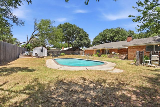 1429 Pamela Street, Hurst, TX 76053
