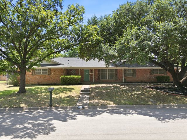 1429 Pamela Street, Hurst, TX 76053