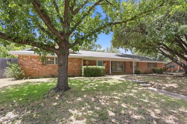 1429 Pamela Street, Hurst, TX 76053