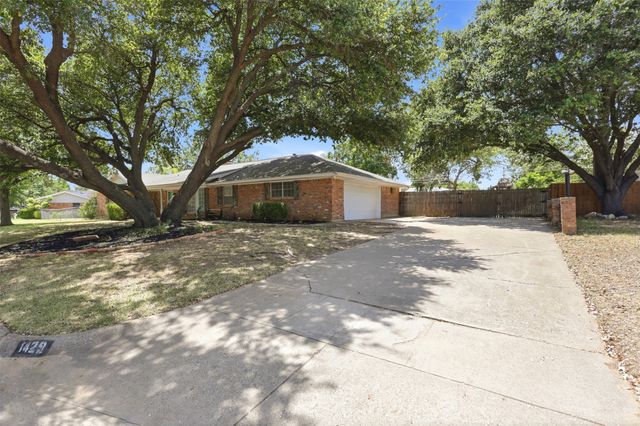 1429 Pamela Street, Hurst, TX 76053